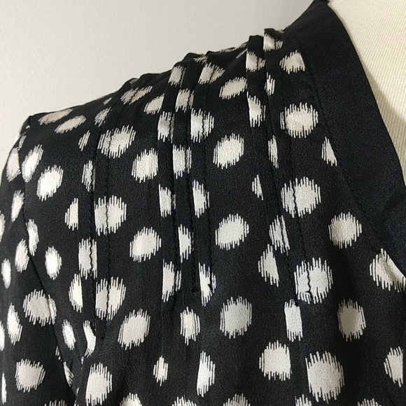 Top: NEW Greylin Silk Polka Dot Button Blouse - Picture 3 of 6